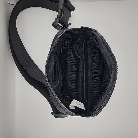 Lululemon Everywhere Bag - Picture 2 of 2